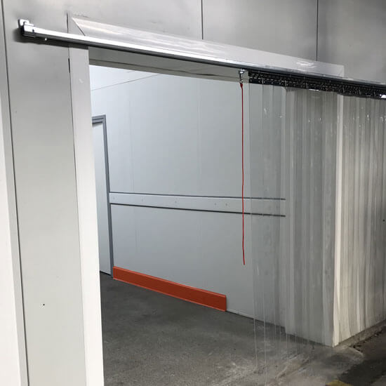 Rideau a lanieres PVC coulissant ferme