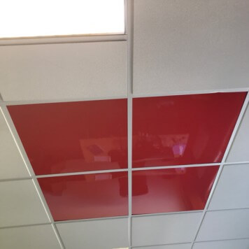  Dalle  faux  plafond  600 X 600 rouge 3 mm brillante lavable 