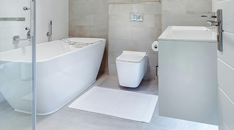Aménager une salle de bain avec douche et baignoire collées : nos conseils