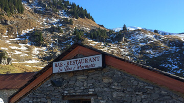 Vue extérieure du chalet d'altitude à rénover à Chatel