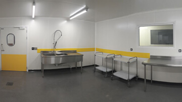 Protection des cloisons avec des lisses de protection en Polyéthylène