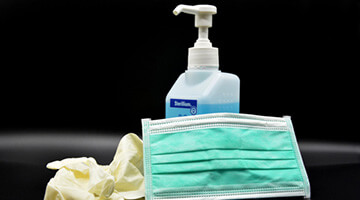 Masque, gel hydroalcoolique, gants : différences entre les référentiels ISO 22000, IFS et BRC
