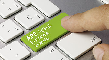 Illustration d'un clavier et d'une touche pour expliquer ce qu'est le code APE 5610