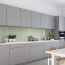 Réalisation crédence cuisine avec panneau mural décoratif brillant vert amande "Ice Queen" Altro Whiterock Chameleon