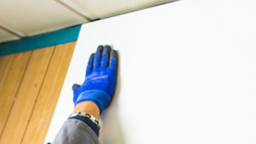 Pose de plaque PVC sur mur lisse et plat
