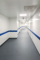lisses en polyéthylène bleues pour protéger les murs des chocs