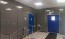 Rénovation de murs à l'aide de plaques grises en PVC