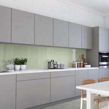 Réalisation crédence cuisine avec panneau mural décoratif brillant vert amande "Ice Queen" Altro Whiterock Chameleon