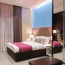 Réalisation tête de lit chambre d'hôtel avec panneau mural décoratif brillant Bleu Doux "Slip Stream" Altro Whiterock Chameleon