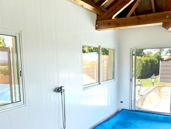 local rénové en jaccuzi
