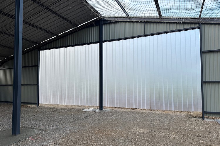 rideau pour trafic intensif isolation hangar vue intérieur