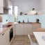 Réalisation paroi salle de bain avec Panneau mural décoratif intérieur PVC Satiné Bleu "Breeze" Altro Whiterock Satins
