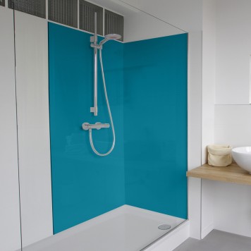 Réalisation parois de douche avec panneau mural décoratif brillant Bleu Profond "Night Fall" Altro Whiterock Chameleon