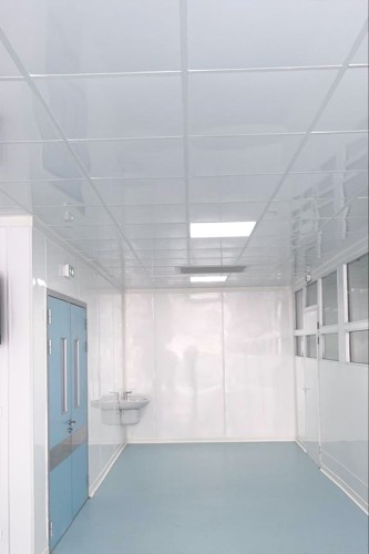 laboratoire mis aux normes HACCP avec dalles PVC blanches 2