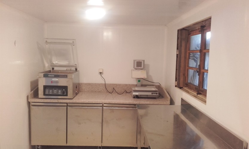 Laboratoire de transformation de poisson en PVC plein
