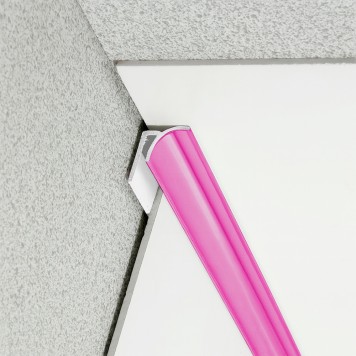Congé d'angle interne rose shocking pink pour plaques PVC épaisseur 2-3 mm en situation