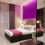 Réalisation tête de lit chambre d'hôtel avec panneau mural décoratif brillant violet "Feng Shui" Altro Whiterock Chameleon