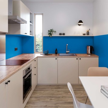 Réalisation paroi salle de bain avec Panneau mural décoratif intérieur PVC Satiné Bleu "Ozone" Altro Whiterock Satins