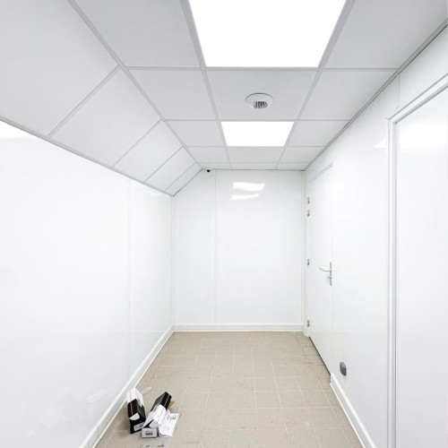 murs et plafond d'un laboratoire mis aux normes HACCP 2