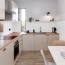Réalisation paroi salle de bain avec Panneau mural décoratif intérieur PVC Satiné Blanc "Ice" Altro Whiterock Satins
