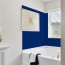 Réalisation parois baignoire avec panneau mural décoratif brillant Bleu Nuit "Ocean Deep" Altro Whiterock Chameleon