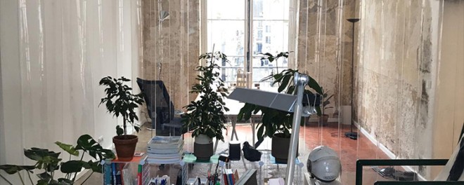 rideau à lanières dans bureaux commerciaux