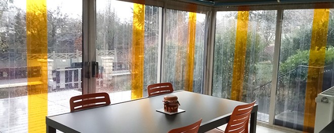 veranda en lanières de pvc colorées