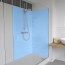 Réalisation parois de douche avec panneau mural décoratif brillant Bleu Doux "Slip Stream" Altro Whiterock Chameleon