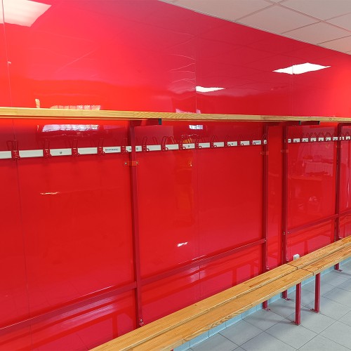 Murs protégés avec panneaux en pvc rouge brillant 3 mm