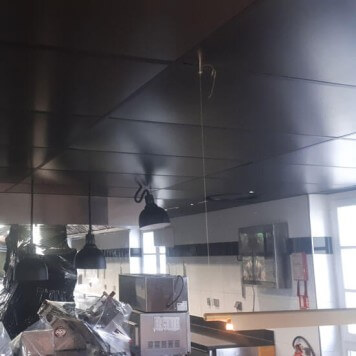 Faux-plafond a ossature noire apparente 60 x 60 (810)