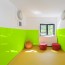 Réalisation lavabos toilettes publiques avec panneau mural décoratif brillant vert Altro Whiterock Chameleon "Key Lime"
