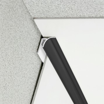 Congé d'angle interne noir liquorice pour plaques PVC épaisseur 2-3 mm en situation