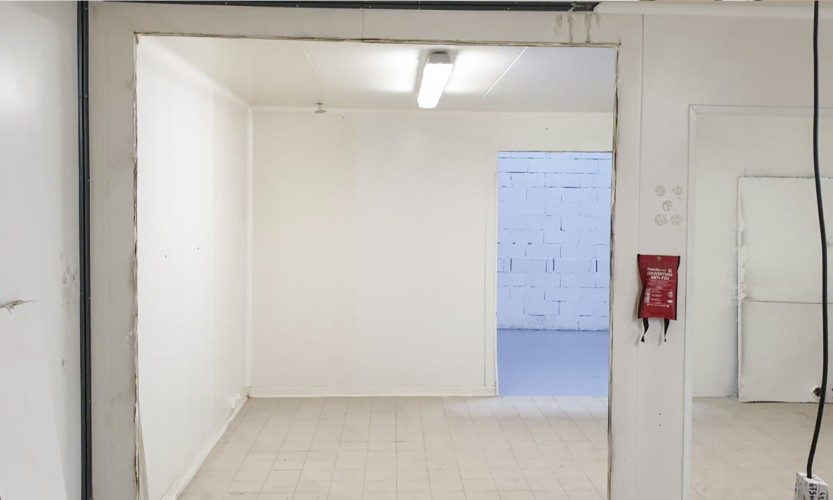 Fabrique d'huile et de graisse avant pose d'un rideau PVC