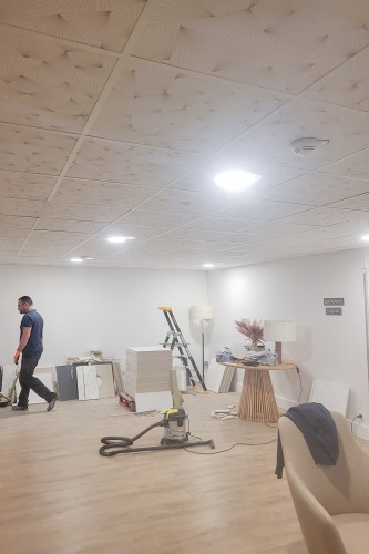 faux plafond dans un hôtel avec dalles ombelle dune 2