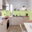 Réalisation crédence cuisine avec Panneau mural décoratif intérieur PVC Satiné Vert "Orchard" Altro Whiterock Satins