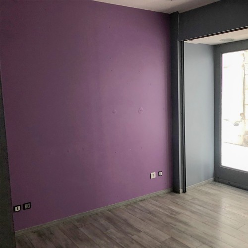 Mur avant rénovation avec plaques