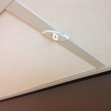 Accessoire pour suspendre ecran protection covid