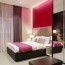 Réalisation tête de lit chambre d'hôtel avec panneau mural décoratif brillant Rouge "Moulin Rouge" Altro Whiterock Chameleon