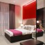 Réalisation tête de lit chambre d'hôtel avec panneau mural décoratif brillant Rouge "Moulin Rouge" Altro Whiterock Chameleon