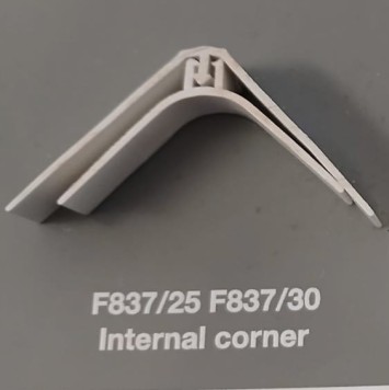 Congé d'angle interne PVC blanc 30 mm x 30 mm en 2 parties Altro pour habillage angle panneaux muraux épaisseur 2,5 mm
