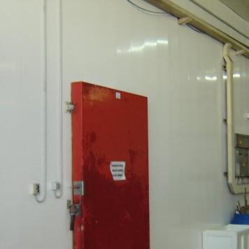 piece-agroalimentaire-apres-renovation-avec-lambris