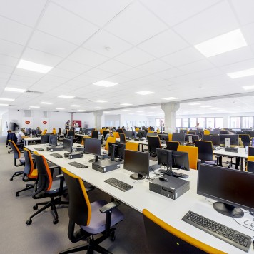 dalle faux plafond blanche open space