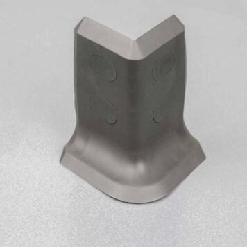 angle externe gris foncé pour plinthe PVC à lèvres souples avec bouchons insérés