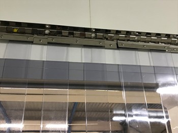 rideau à lanières transparentes