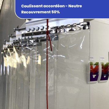 Vue sur le système coulissant du rideau à lanières repliable 2