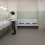Réalisation paroi salle de bain avec Panneau mural décoratif intérieur PVC Satiné Vert "Serenity" Altro Whiterock Satins