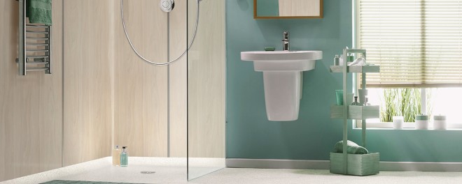 Salle de bains rénovée avec les revêtements muraux Nelinkia