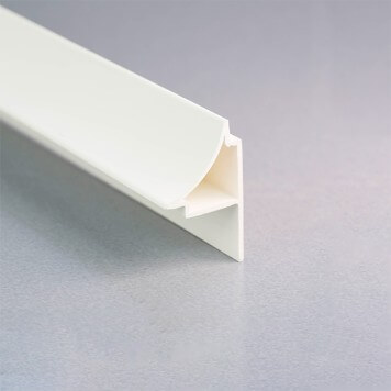 Joint PVC rigide pour liaison étanche entre banquette béton et panneaux