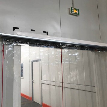 Rideau a lanieres PVC coulissant double rail ferme