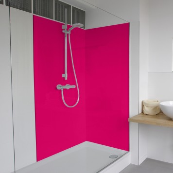 Réalisation parois de douche avec panneau mural décoratif brillant rose "shocking pink" Altro Whiterock Chameleon